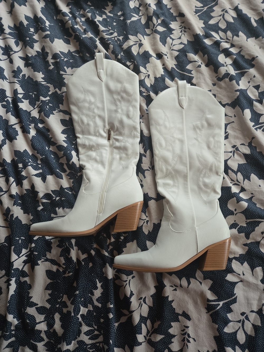 Women's White Western Mid-Calf Boots - Classic Cowboy Style